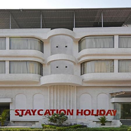 Staycation Holiday Нави Мумбай Екстериор снимка