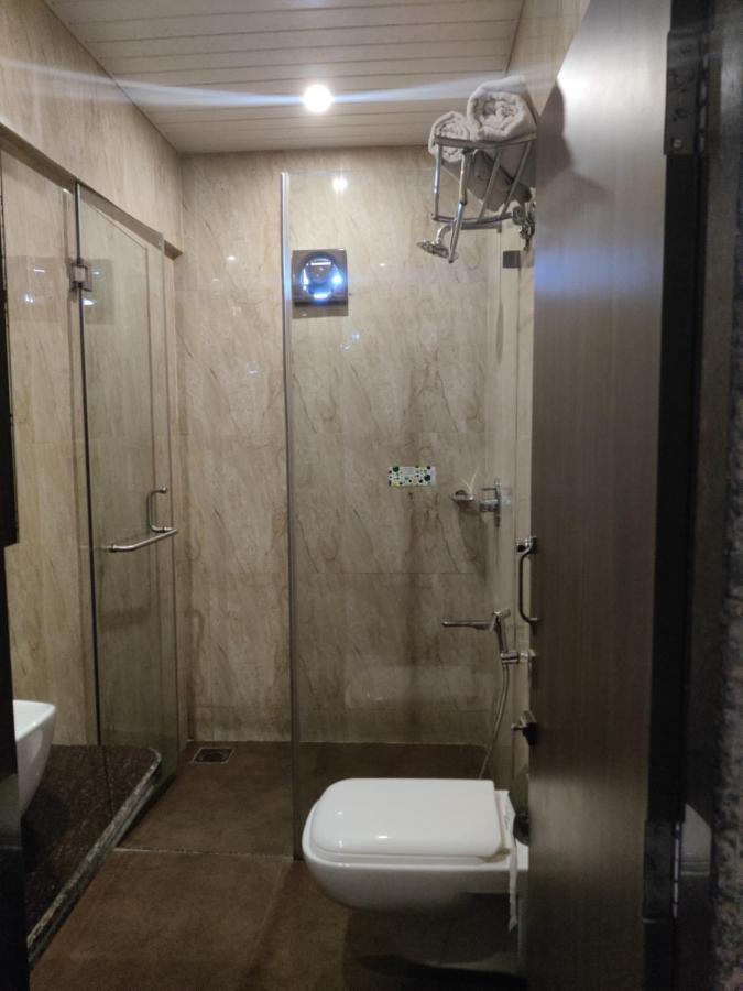 Staycation Holiday Нави Мумбай Екстериор снимка