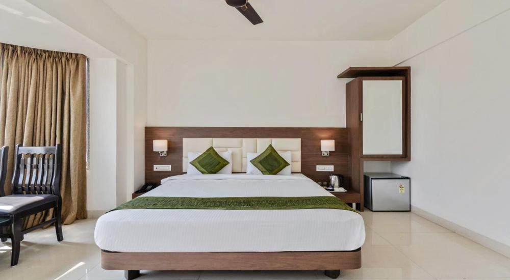Staycation Holiday Нави Мумбай Екстериор снимка