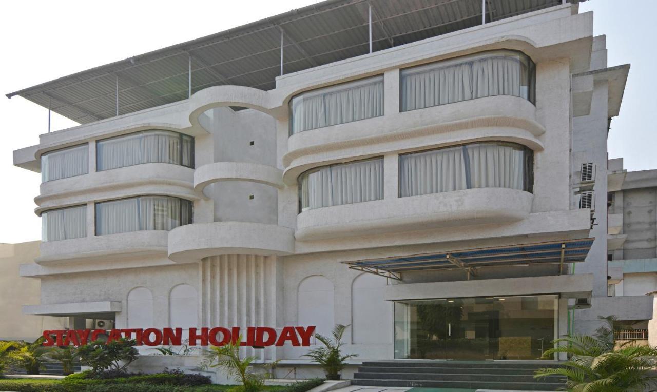 Staycation Holiday Нави Мумбай Екстериор снимка